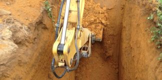 Produtores de Linhares conhecem programa de cafeicultura e resultado da construção de caixas secas