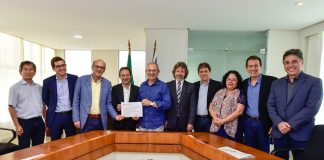 Governo entrega licença de instalação de linha de transmissão que vai gerar muitos empregos