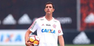 Barbieri exibe abatimento após eliminação do Flamengo e tem futuro incerto