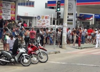 Moradores de Colatina enfrentam filas para sacar dinheiro da Samarco