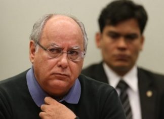 Moro condena Renato Duque a dez anos de prisão