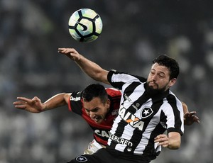 Com Maracanã lotado, Flamengo e Botafogo lutam para ir à final da Copa do Brasil