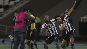 Botafogo bate o Nacional-URU e avança na Libertadores