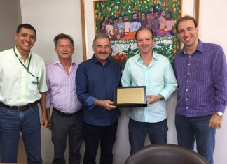 Linhares garante parceria para renovação da lavoura cacaueira