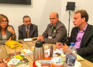 Secretário de Agricultura apresenta cacau produzido em Linhares para europeus