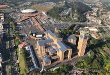 Católicos celebram 300 anos de fé na Padroeira na basílica em Aparecida, SP