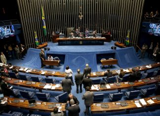 Câmara garante fundo bilionário para 2018. Veja como votaram os capixabas