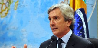 Collor anuncia que é pré-candidato à Presidência da República pelo PTC