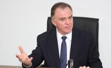 “Servidores terão reajuste ano que vem”, garante Casagrande