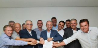 Prefeito e Governador assinam termo de concessão para uso do imóvel da Rede Cuidar em Linhares