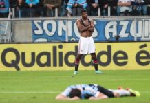 Capixaba Lincoln marca no último minuto e Fla empata com o Grêmio