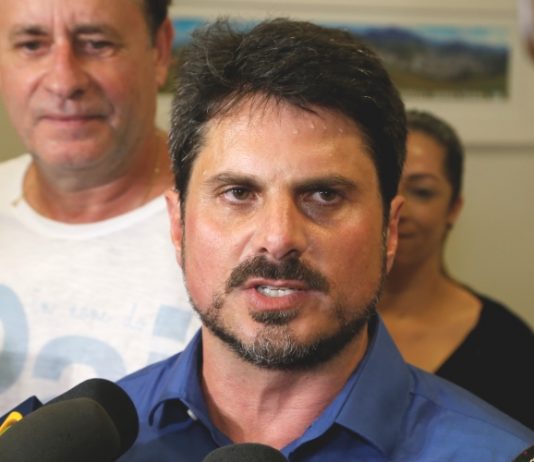 Senador Marcos do Val recebe alta hospitalar e fará repouso em casa