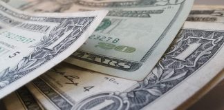 Dólar bate R$ 5 pela 1ª vez na história