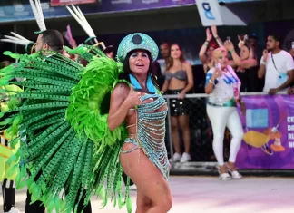 ESCOLA DE SAMBA DE VITÓRIA HOMENAGEIA LINHARES