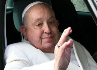 Papa fará primeira aparição pública no domingo após internação