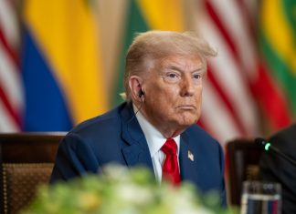 Trump cita Bolsonaro e impõe tarifa de 50% a produtos do Brasil em carta a Lula