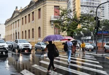 Inmet emite novo alerta de chuva intensa para 70 cidades do ES