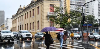 Inmet emite novo alerta de chuva intensa para 70 cidades do ES
