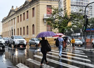 Inmet emite novo alerta de chuva intensa para 70 cidades do ES
