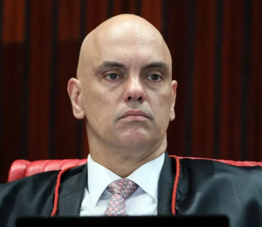 Datafolha: 59% dizem que Moraes agiu mal ao proibir visita de Flávio a Bolsonaro