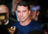 Moraes proíbe Flávio de visitar Bolsonaro por 90 dias após leitura de carta