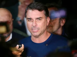 Moraes proíbe Flávio de visitar Bolsonaro por 90 dias após leitura de carta