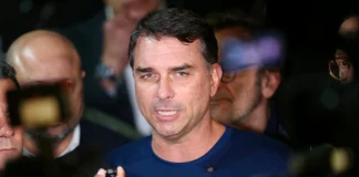 Moraes proíbe Flávio de visitar Bolsonaro por 90 dias após leitura de carta
